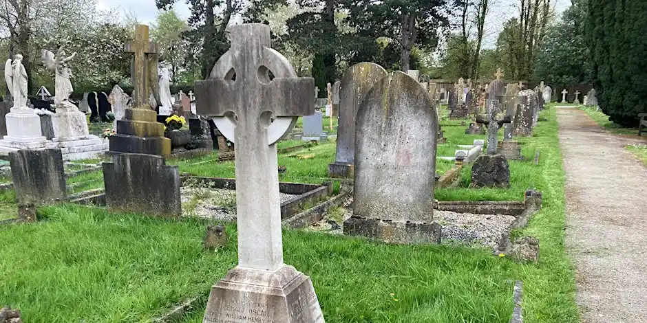 CWGC Tour – Buckingham Cemetery