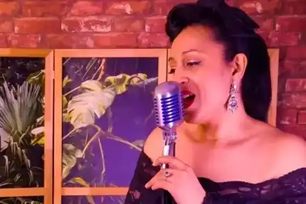 Live Music By Sarah Lucy