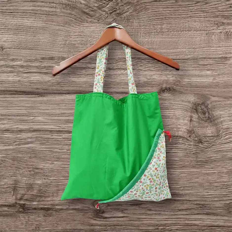 Make Your Own Reusable Strawberry Bag!