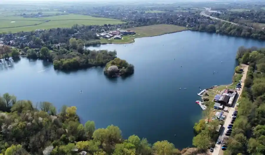 The Best Outdoor Swimming Spots in Buckinghamshire (and just beyond)
