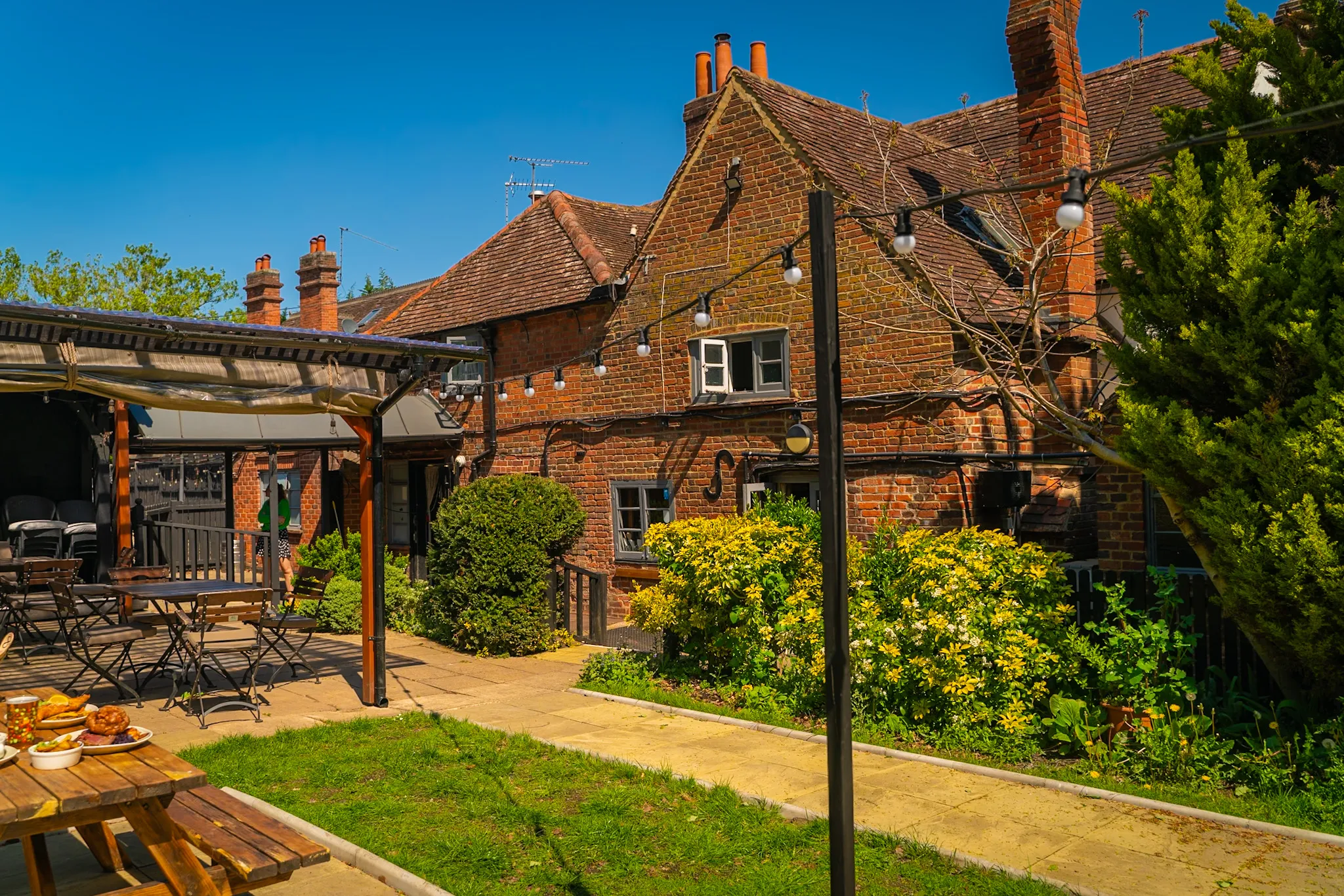 The outdoor space at The King&rsquo;s Head, Little Marlow
